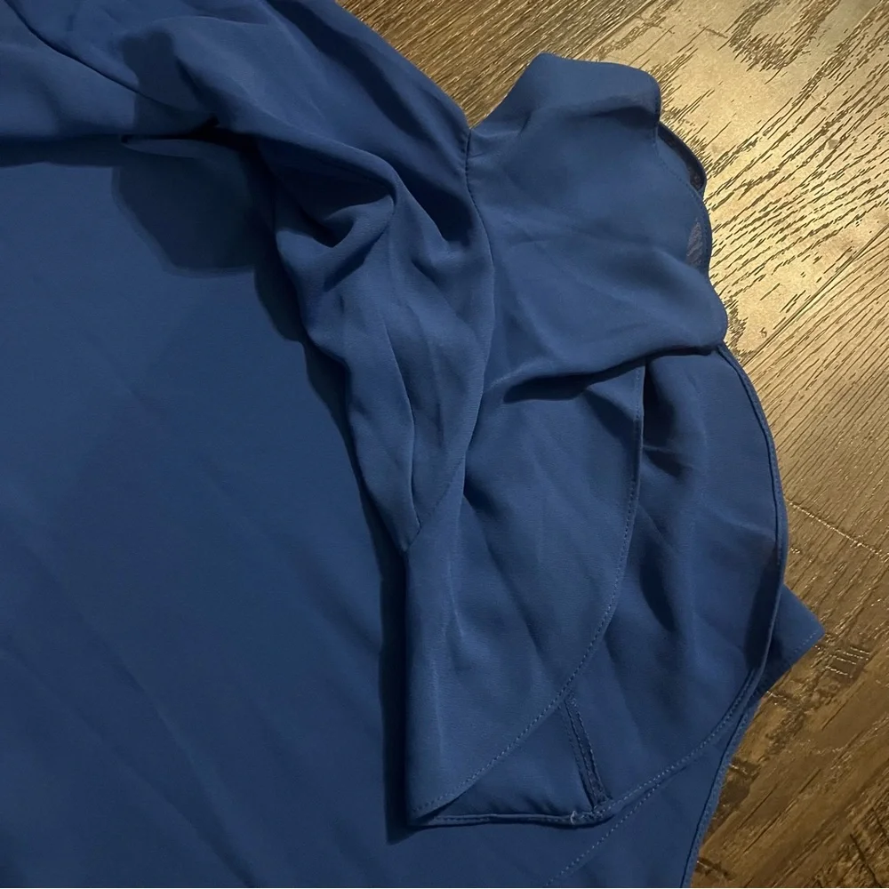 Vince Camuto Elegant Blue Women's Top frilly sleeve small Royal - Picture 3 of 4